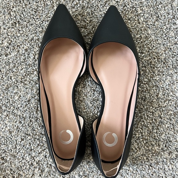 Journee Cortni flats - New w box! - Picture 2 of 6